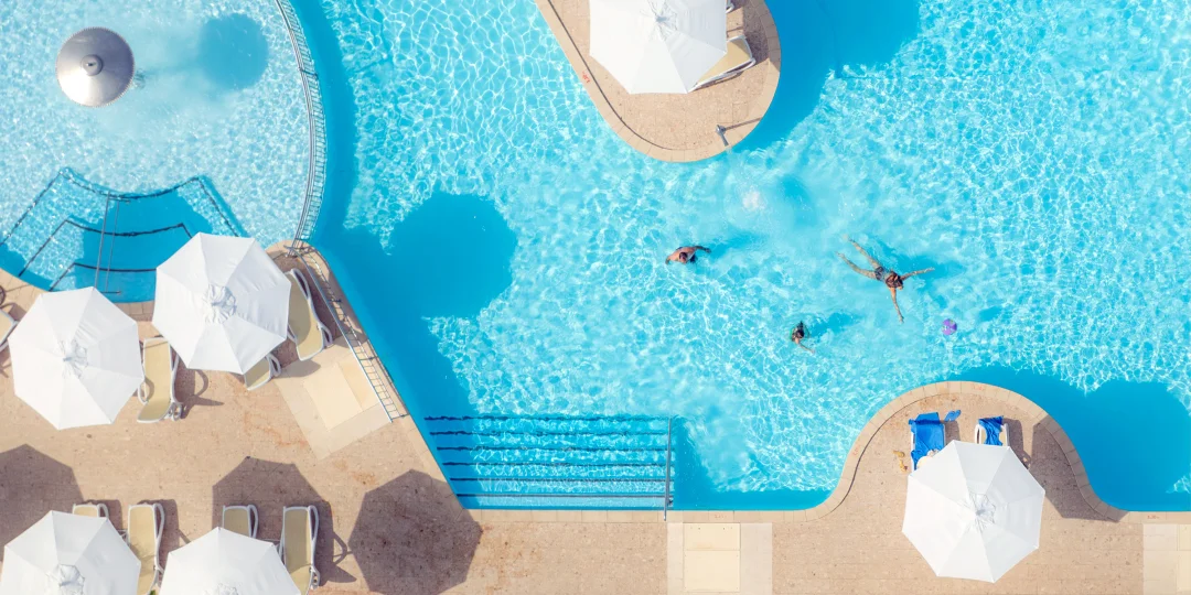 Stor udendørs pool