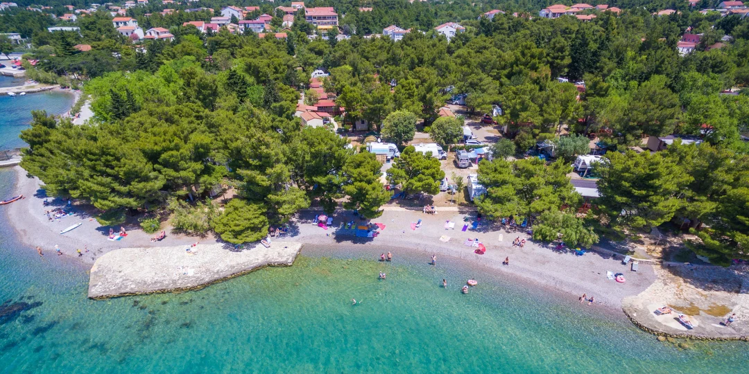 Vrhunska lokacija kraj plaže