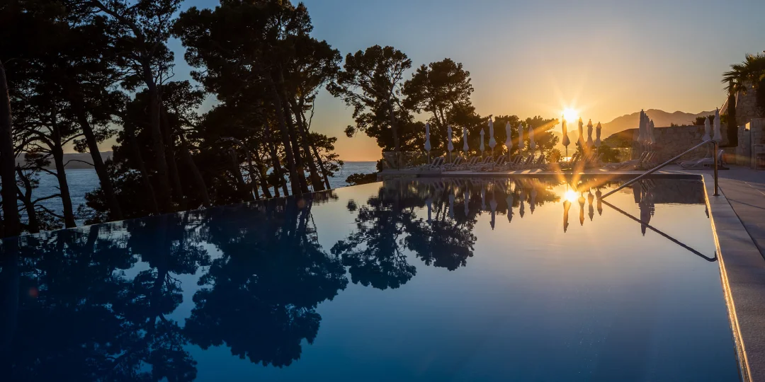 9. Infinity bazén hotelu Bluesun hotel Berulia